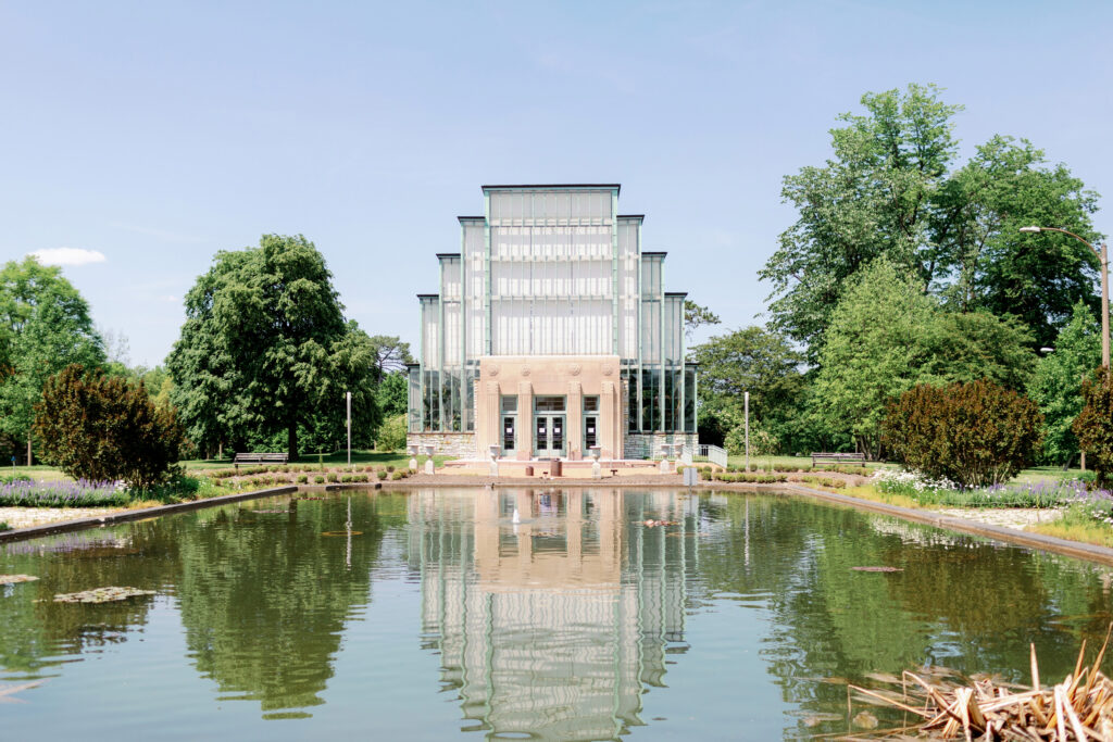 Beautiful photo of a Jewel Box wedding in St. Louis.